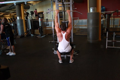 Close-grip lat pulldown: start position