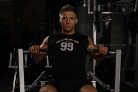 Converging chest press: start position