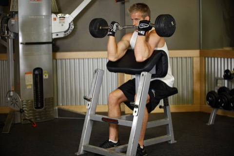 Curl en banco Scott