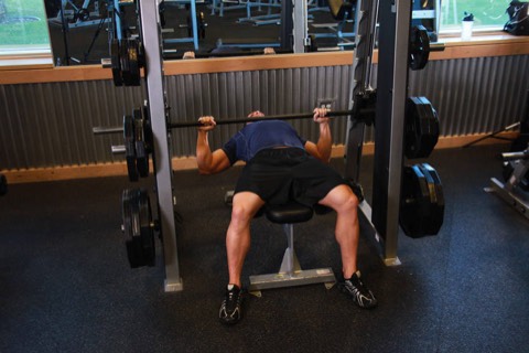 Smith machine bench press: start position