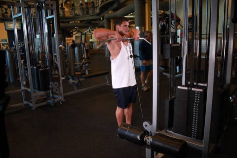 Cable upright row: start position